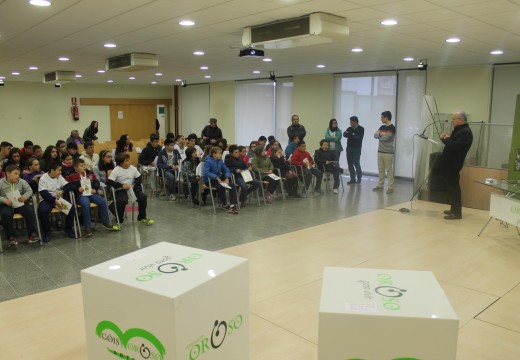 Medio cento de nenos e nenas do CEIP Oroso participaron nos “Días Verdes de Oroso”
